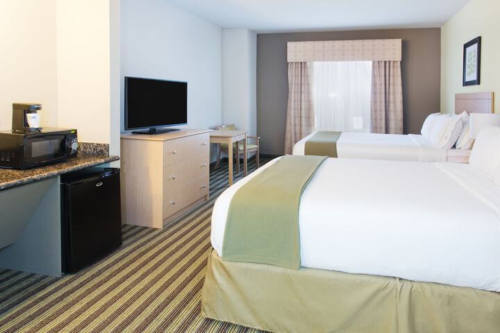 Holiday Inn Express Hotel & Suites Alvarado by IHG
