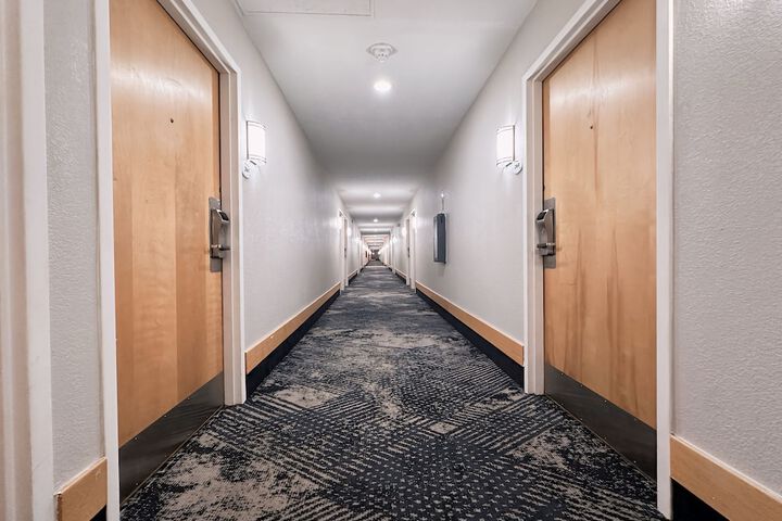 Ballroom/Hall 46 of 50