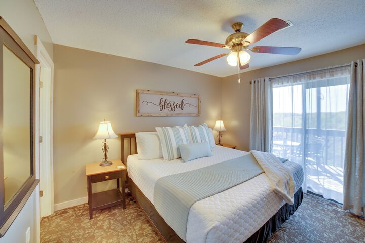 Unwind Fireside: Ozark Mtn Condo w / Resort Perks!