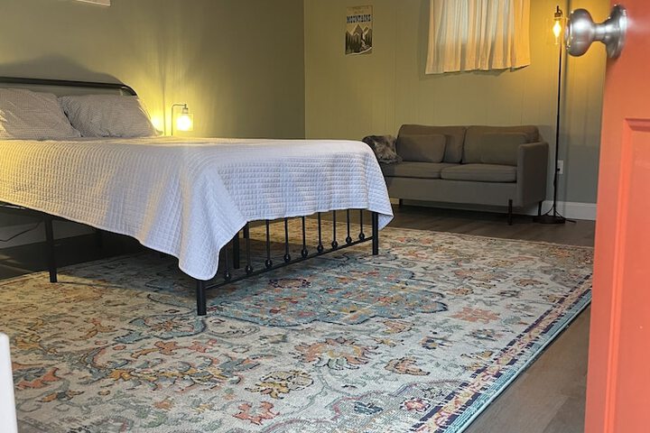 Room 10 of 32