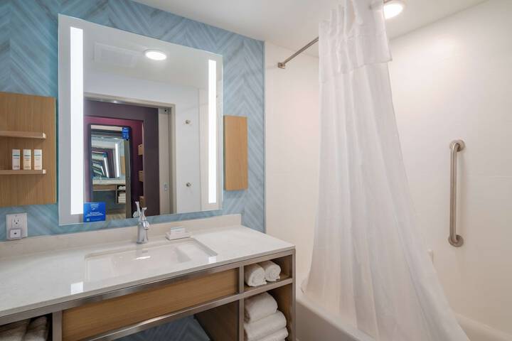 Room 10 of 42
