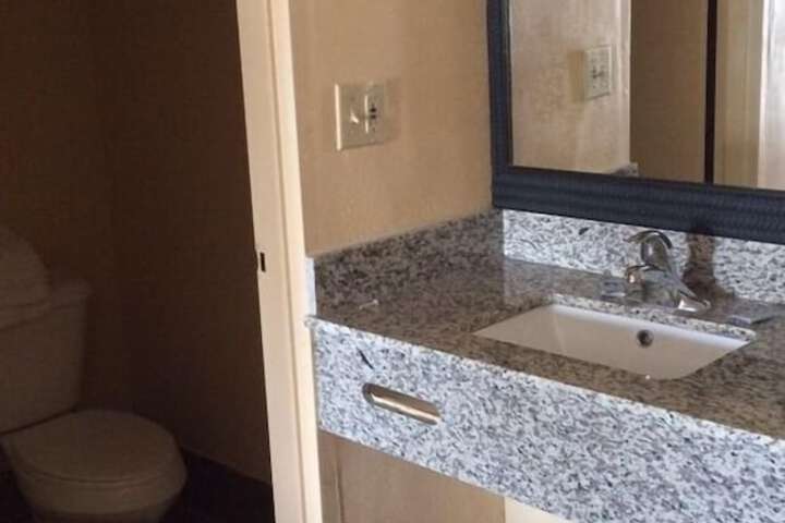 Room 4 of 38
