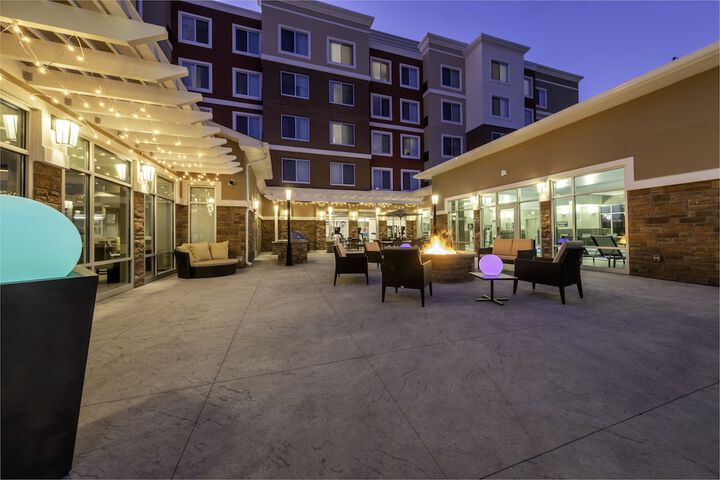Hotel Exterior 63 of 64