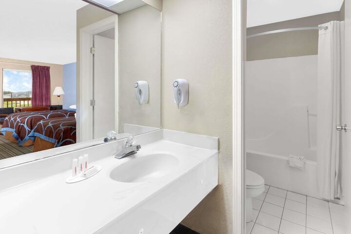 Room 16 of 21