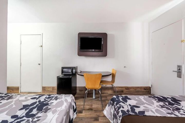 Room 3 of 6