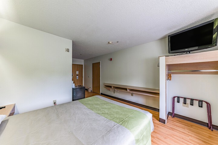 Room 25 of 32