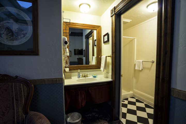Room 15 of 37