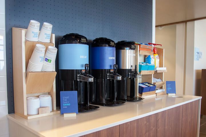 Breakfast/Coffee Service 115 of 130
