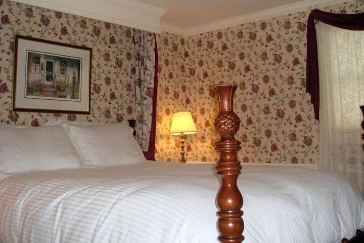 Room 28 of 65