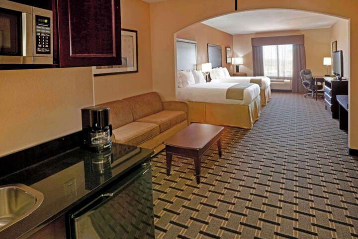 Room 9 of 28