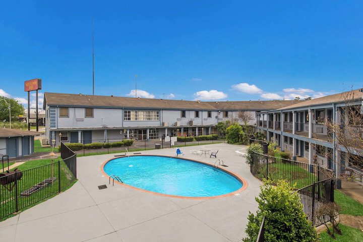 Pool 4 of 32