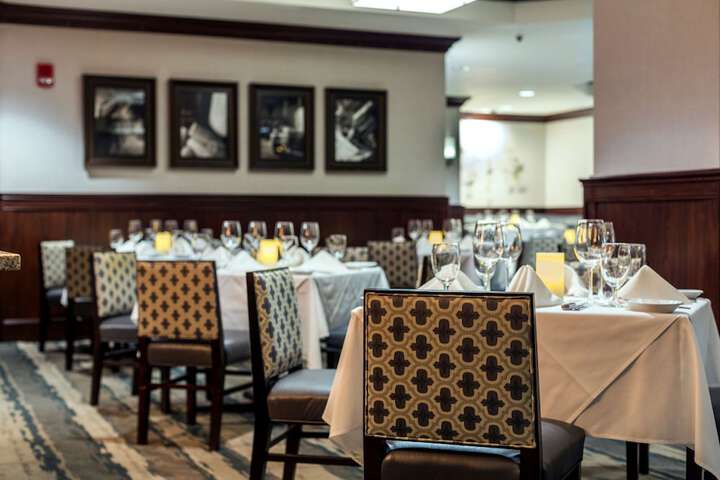Dining 55 of 60