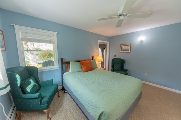 Room 25 of 77