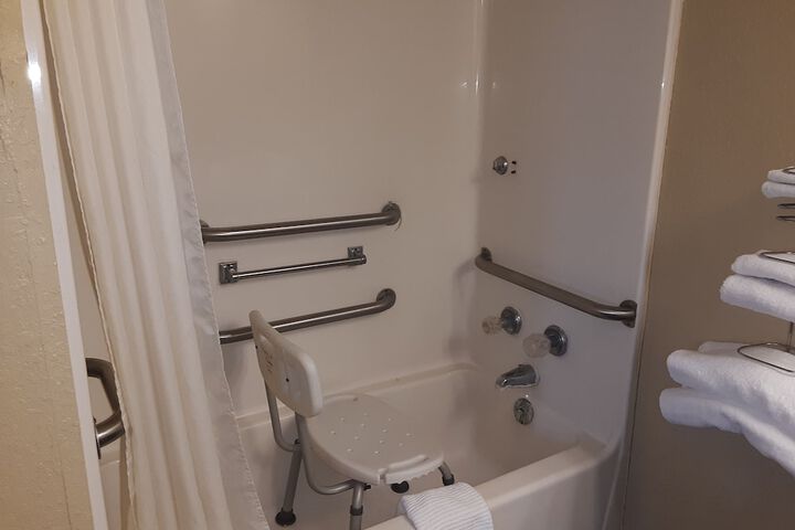 Room 26 of 40