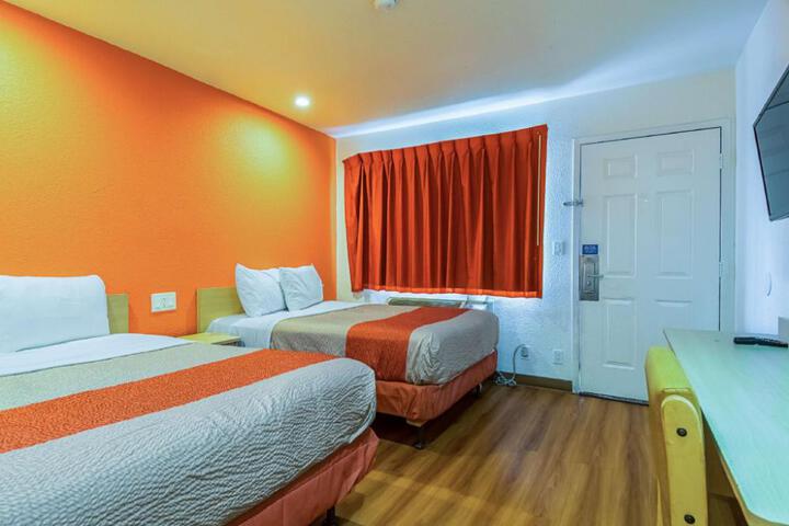 Motel 6-Bakersfield CA - Airport