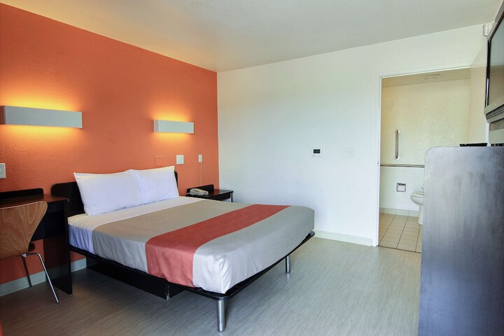 Room 34 of 41