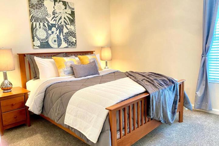Spacious & comfy home in ultra-convenient location 2025 Traveller Award Winner