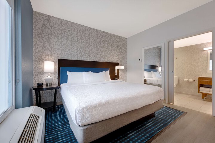 Room 32 of 70