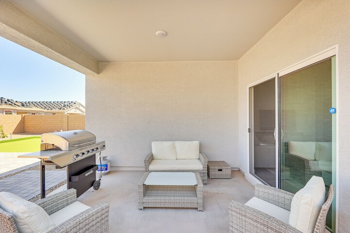 Maricopa Home w / Putting Green & Covered Patio!
