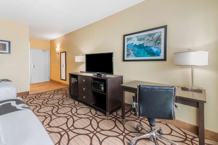 Room 25 of 46
