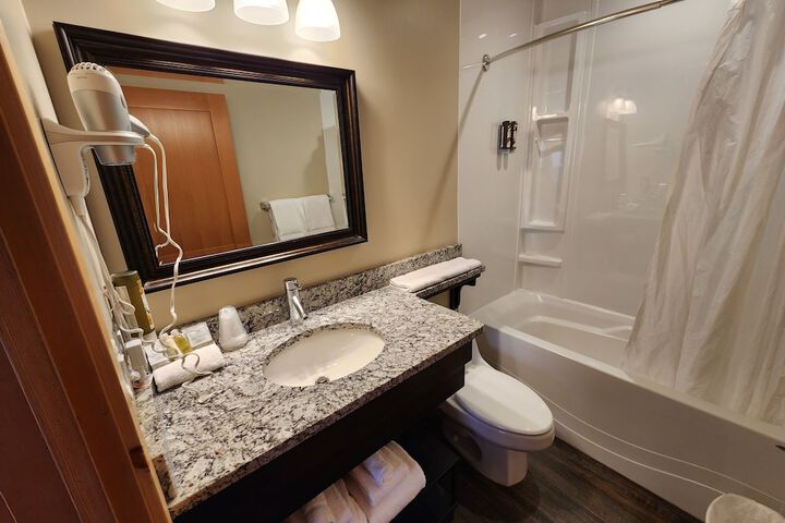 Aspen Village Inn