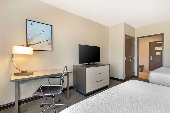Best Western Plus Executive Residency Rigbys Water World Hotel