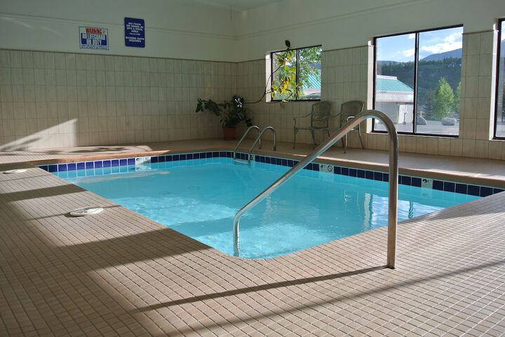 Luxury Inn & Suites