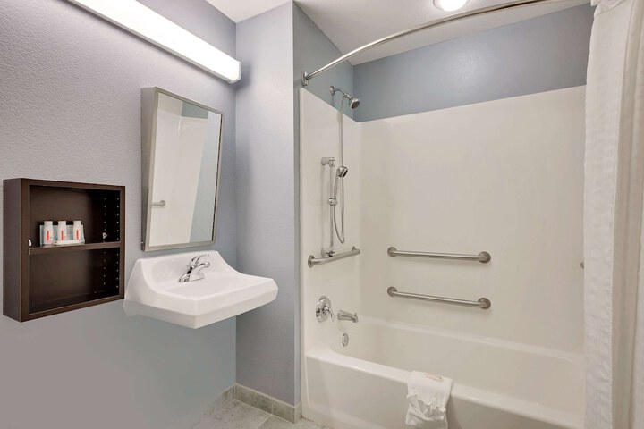 Microtel Inn & Suites by Wyndham Geneva