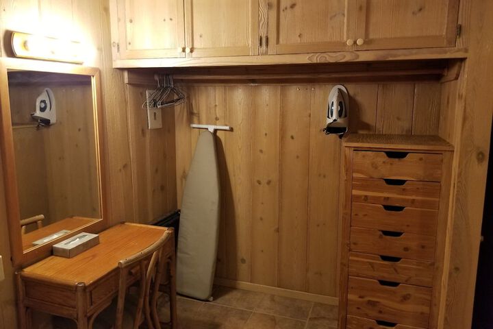 Room 143 of 229