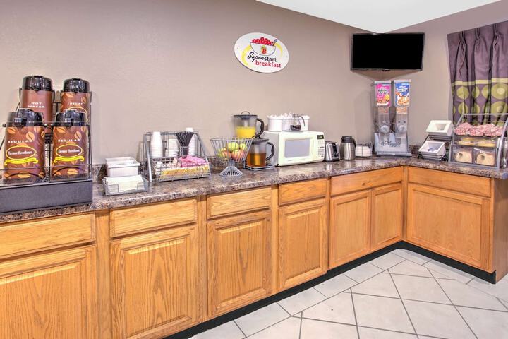 Super 8 by Wyndham Wyoming / Grand Rapids Area
