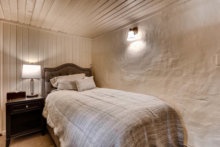 Room 13 of 48