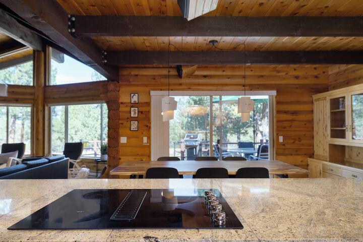 High-end Cabin 3BR 30min to Hoodoo Ski