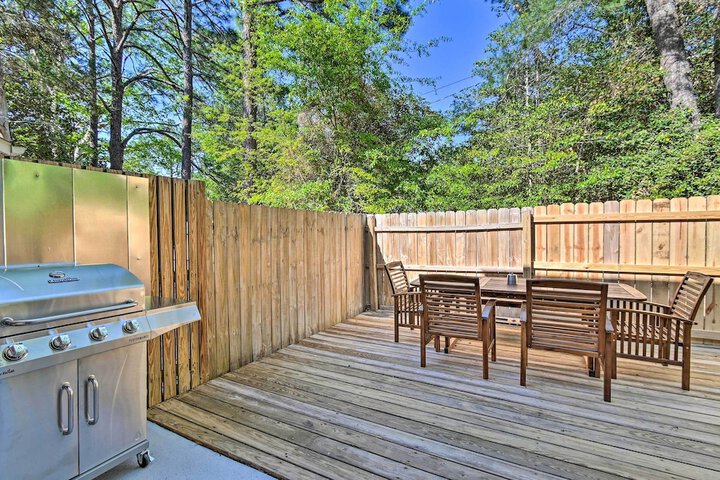 Downtown Southern Pines Townhome With Deck!