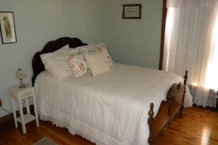Room 6 of 15