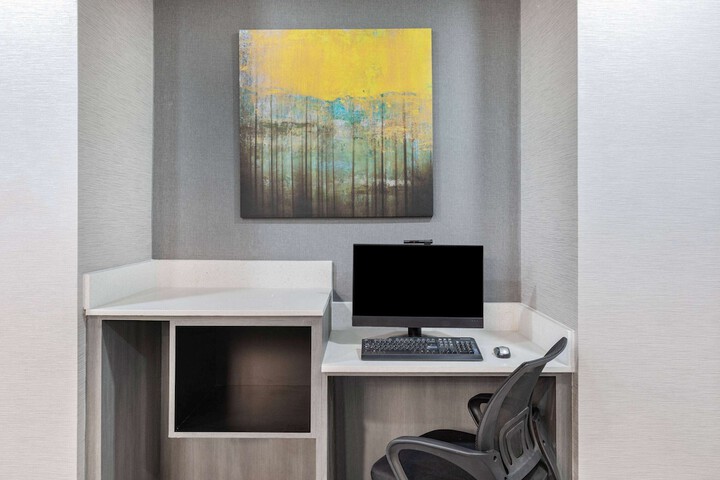 Business Center 26 of 27