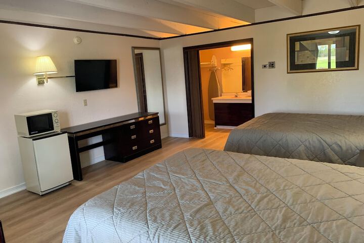 Room 32 of 34