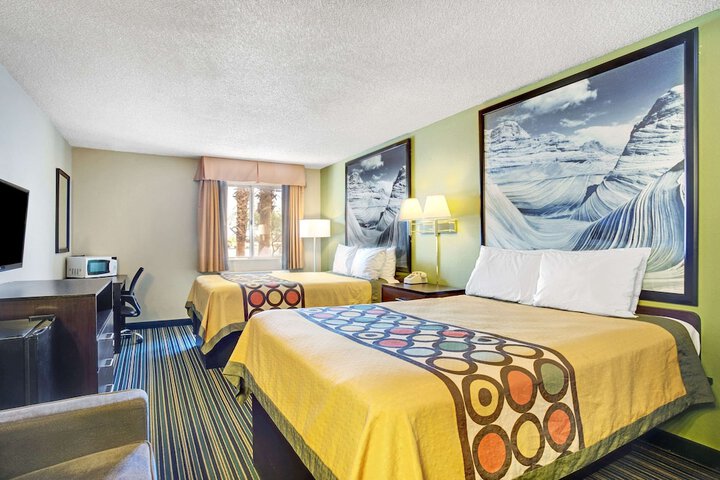 Room 14 of 25