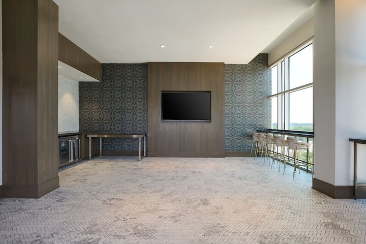 Lounge 55 of 58
