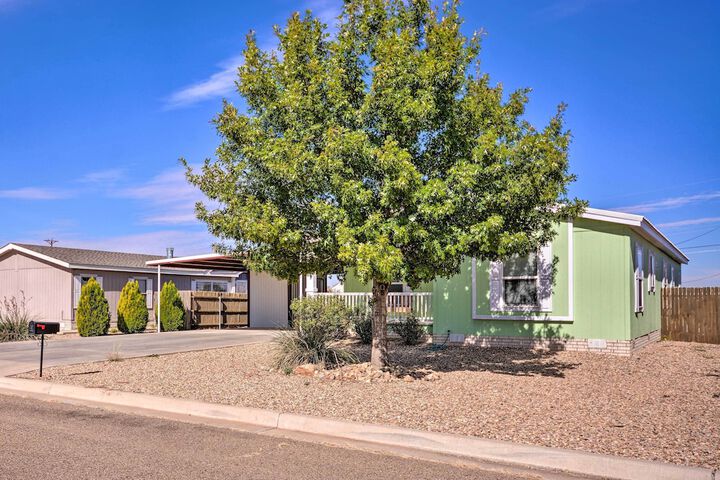 Peaceful Portales Escape w / Patio & Grill!