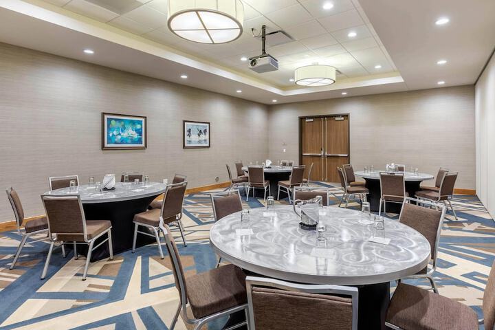 Cambria Hotel Davenport Quad Cities