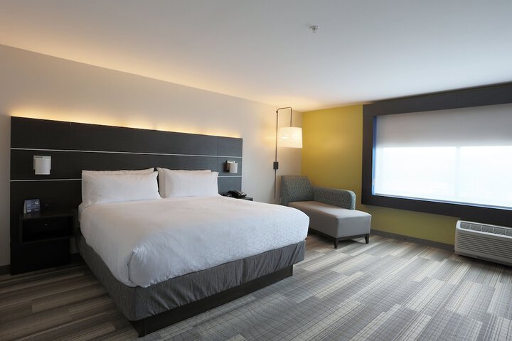 Room 13 of 37