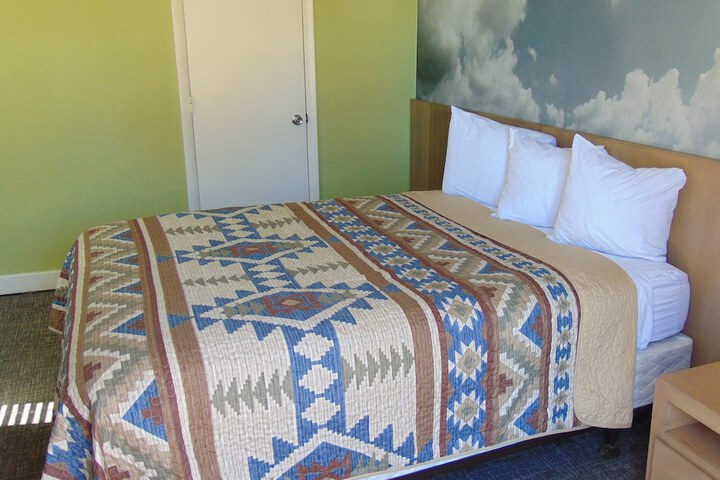 Room 34 of 64