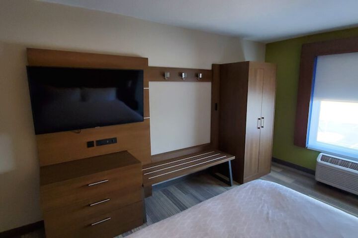 Room 34 of 62