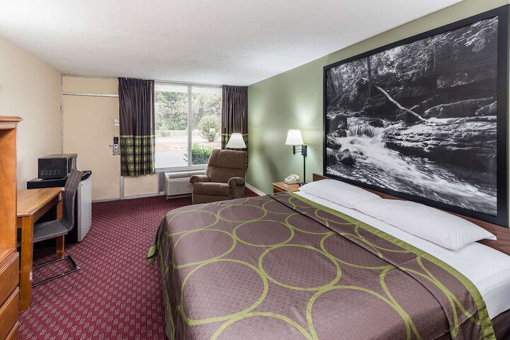 Room 15 of 18
