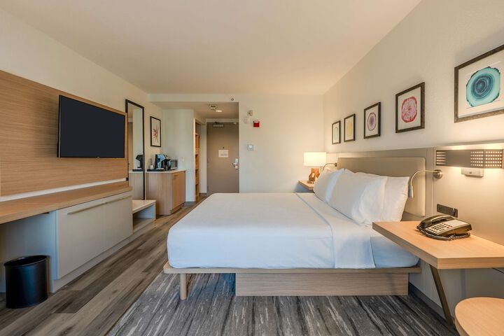 Room 29 of 64