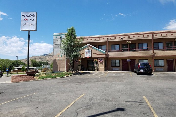 PARACHUTE INN