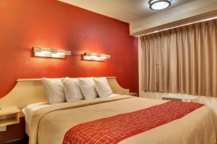 Room 13 of 27