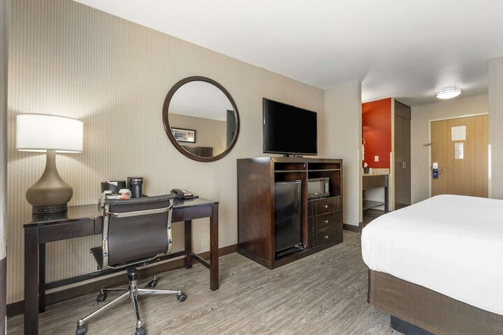 Room 6 of 27