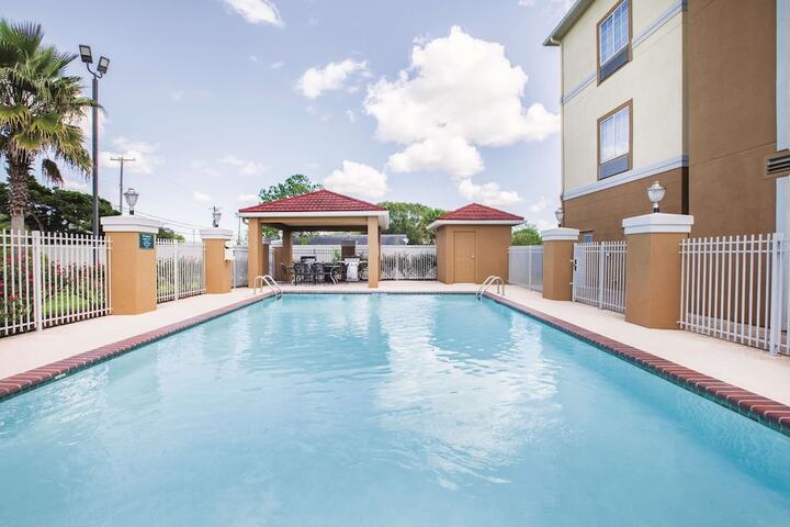 Pool 5 of 28