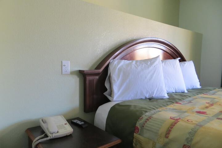 Room 33 of 48